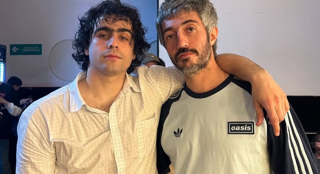 Tom Quintans de Bestia Bebé junto a Diego Ibáñez de Carolina Durante