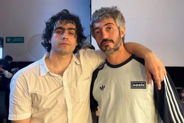 Tom Quintans de Bestia Bebé junto a Diego Ibáñez de Carolina Durante